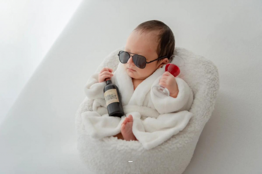 陆丰满月宝宝趴着睡